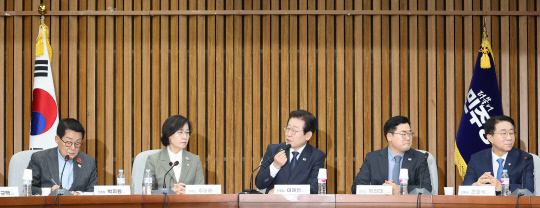 이재명 더불어민주당 대표가 6일 오전 서울 여의도 국회에서 열린 중진의원 간담회에서 발언하고 있다. 연합뉴스